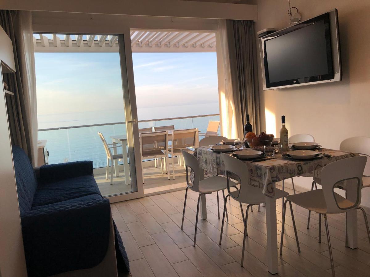 La Dolce Vita , Fronte Mare 卡斯特尔萨多 外观 照片